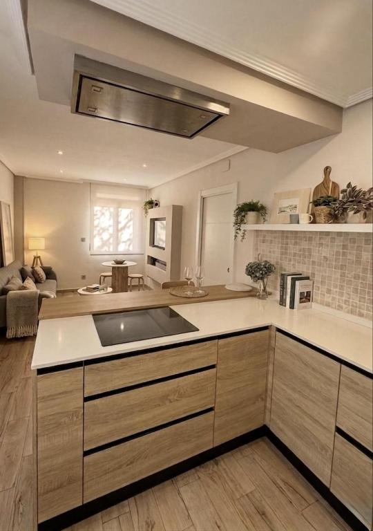 a kitchen with a sink and a counter top at BILBAO ENEA - Apartamento 2 habitaciones cerca de San Mamés in Bilbao