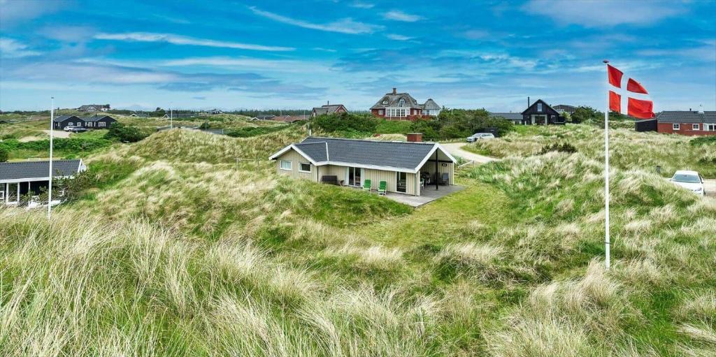 a house in the dunes with a german flag at VE465-Vejers-Strand-Violvej-1A in Vejers Strand