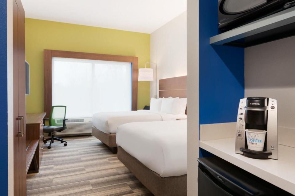 Holiday Inn Express & Suites - Cincinnati NE - Red Bank Road by IHG photo