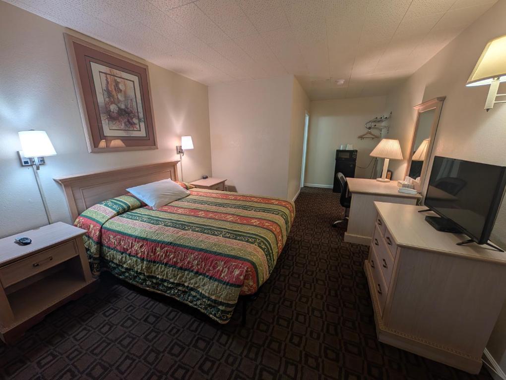 Economy Inn Safford photo