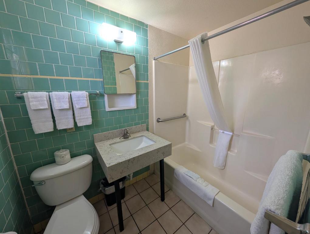 Economy Inn Safford photo