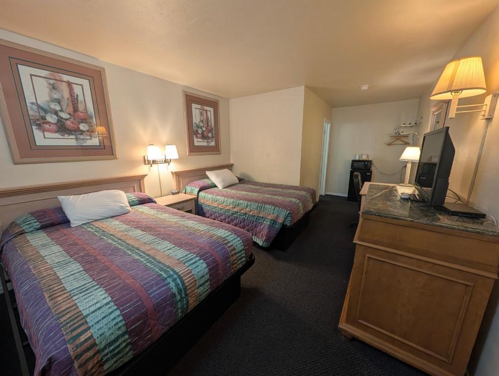 Economy Inn Safford - Double Room With Two Double Beds - Non-Smoking