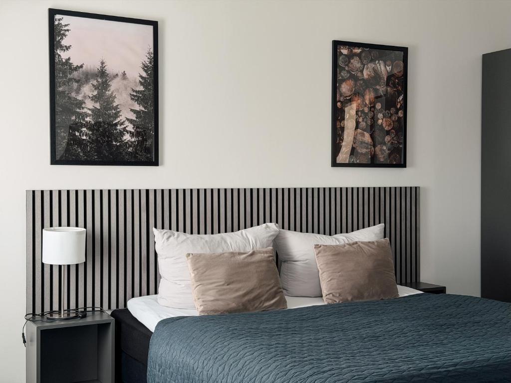 a bedroom with a bed with a striped wall at MiDaMi 24h Hotel Self-Checkin in Schwanau