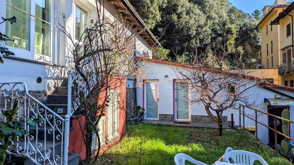 a house with a fence and a yard with chairs at Il Pollaio di Pilade in Lerici