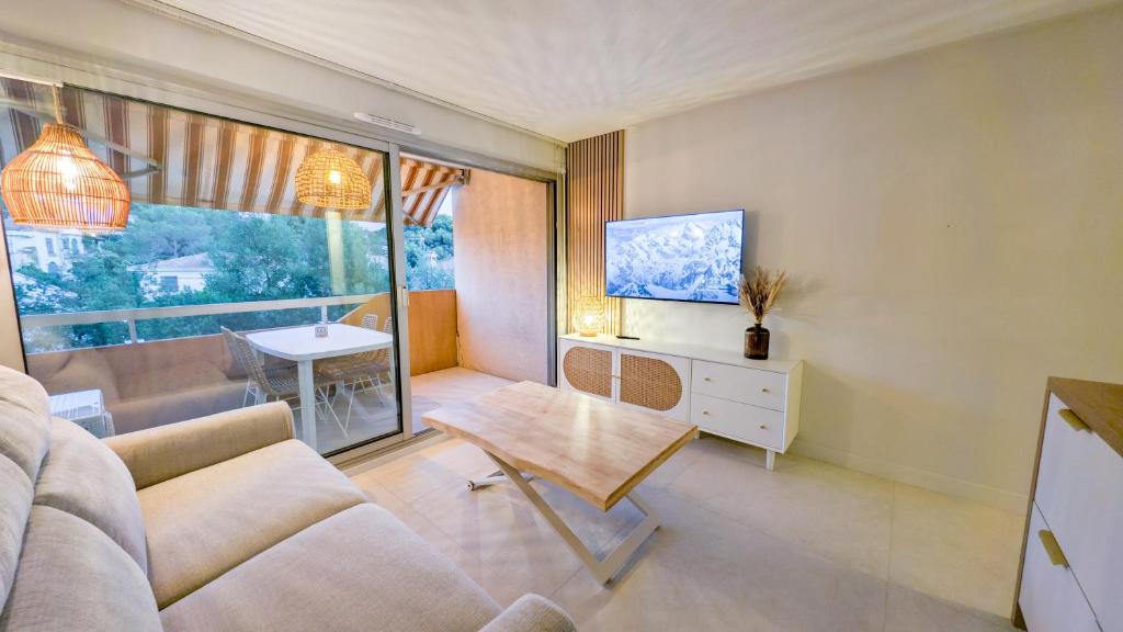 Appart cosy, 2 pièces, clim, parking privée, tout équipé, face au port de Santa Lucia