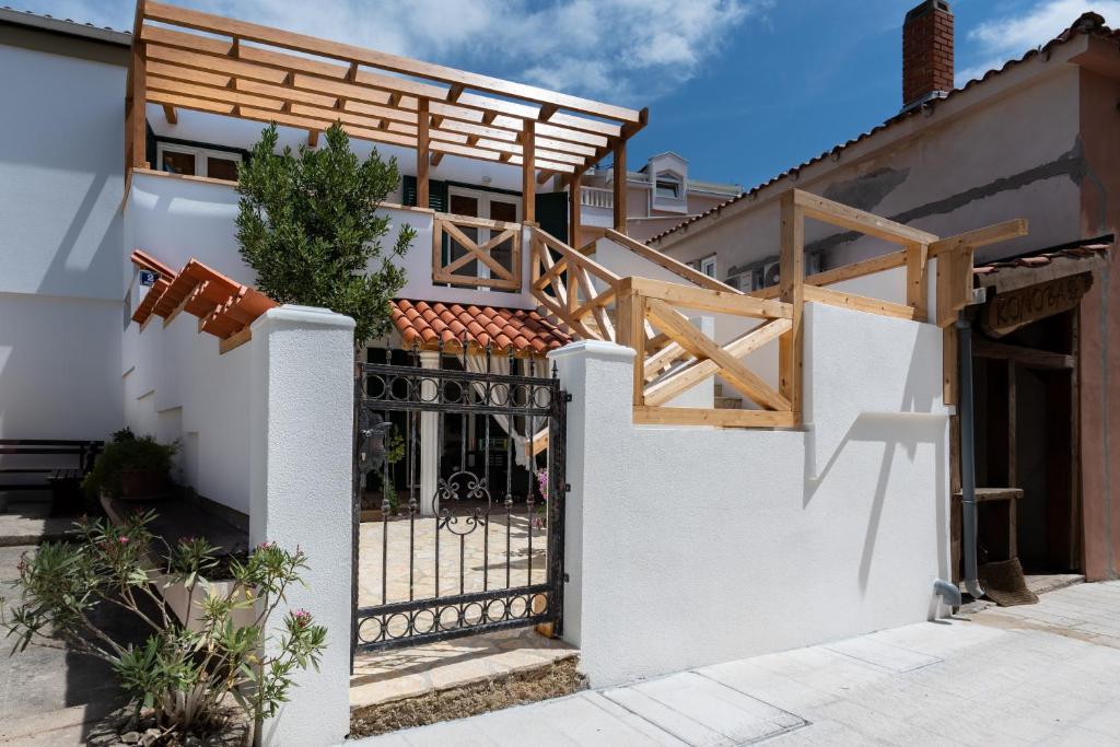 Apartments by the sea Novalja, Pag - 11512