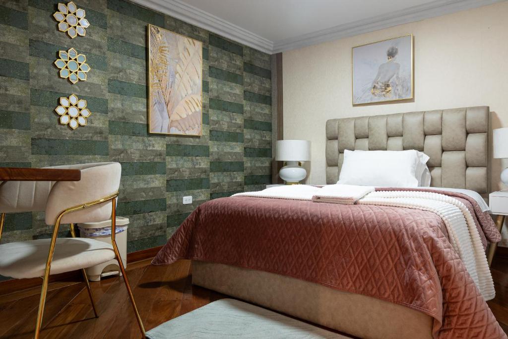Llit o llits en una habitació de Leo room