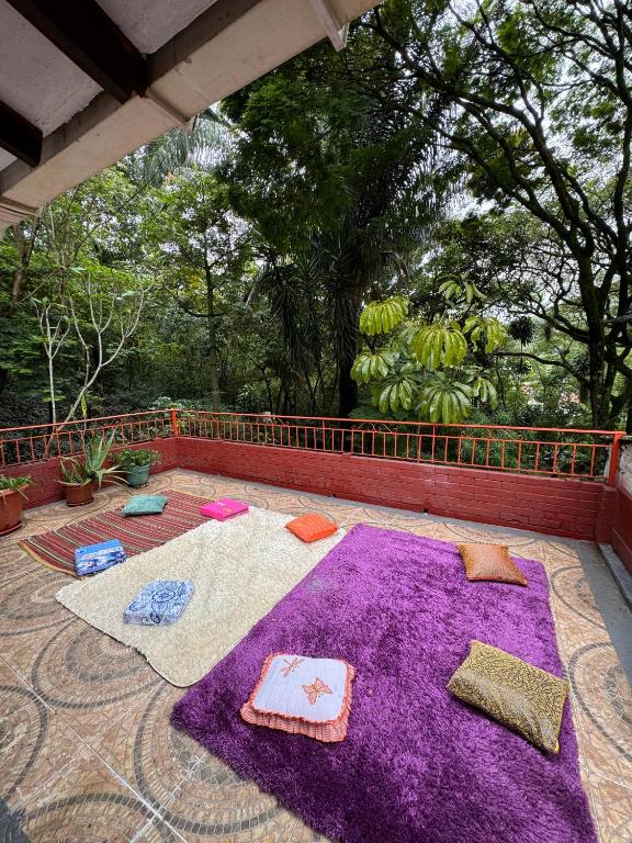 a purple rug on a patio with mats on it at Hospedaje Casa Renasiente Cali in Cali