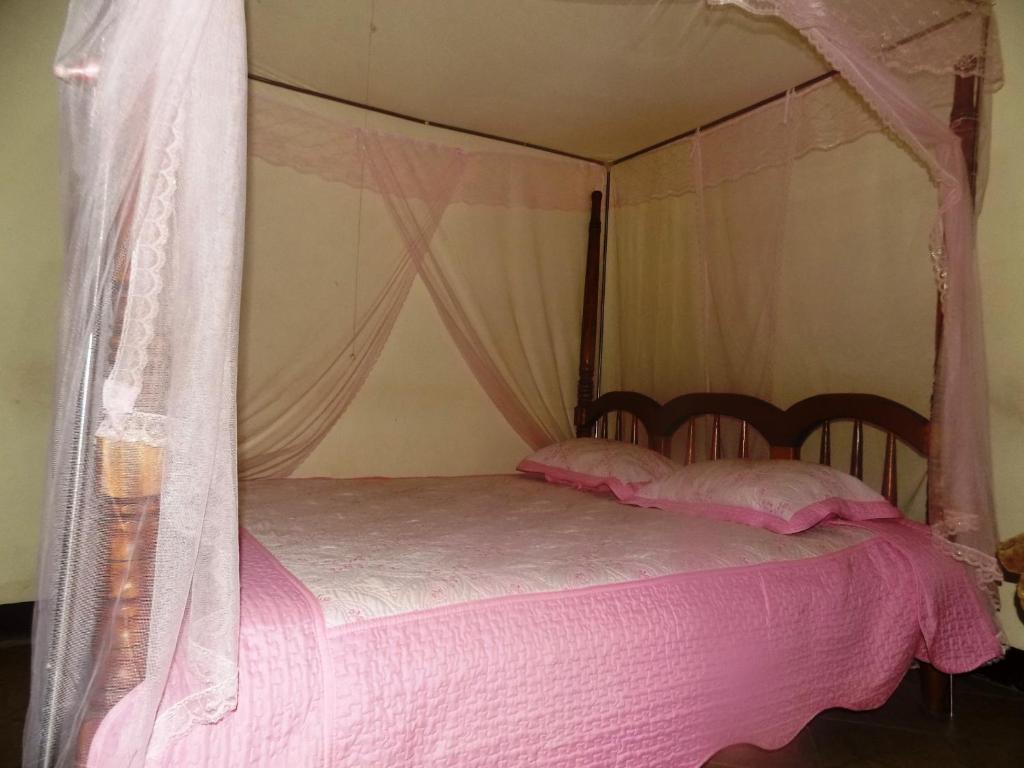 Un pat sau paturi într-o cameră la Vine Inn