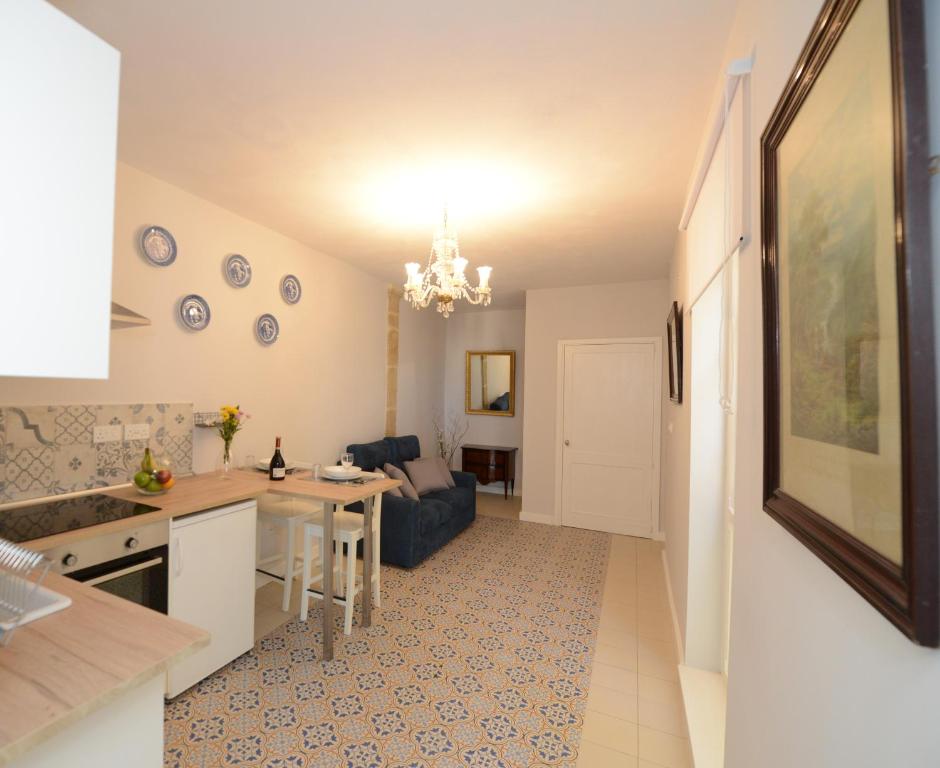 Paulos Valletta - 13