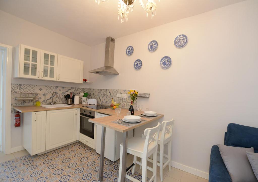 Paulos Valletta - 16