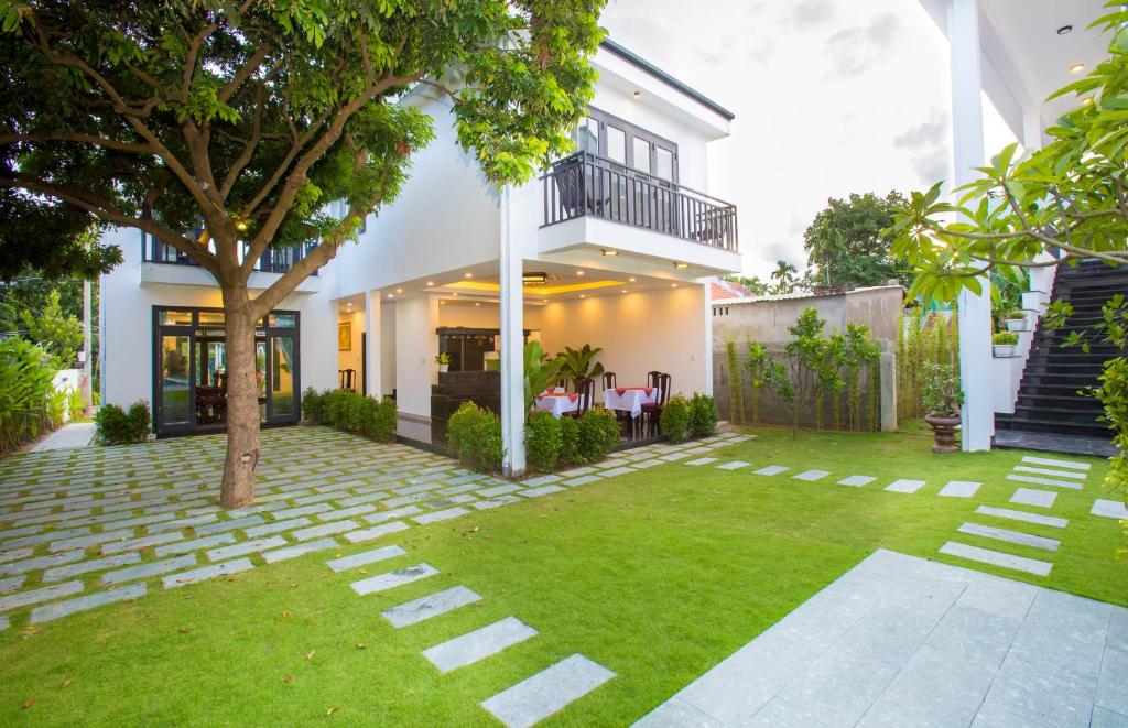 Jardín al aire libre en Hoi An Hideaway Villa