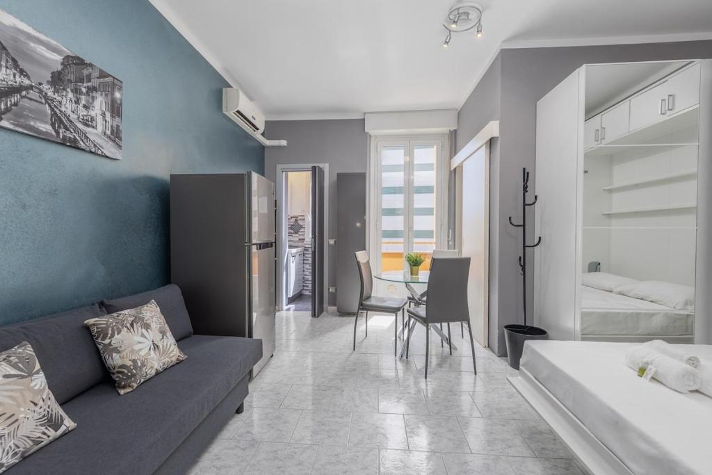 2 min to Tram and Bus - 5min to MXP Shuttle - Air Conditioning - Balcony