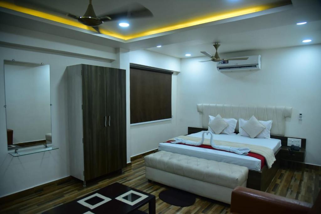 a bedroom with a bed and a couch in it at Sg Happy Stay in Machilīpatnam
