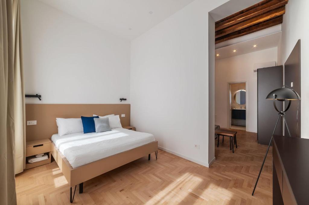 JOIVY Large 6-Bed Stay with Terrace near the Colosseum