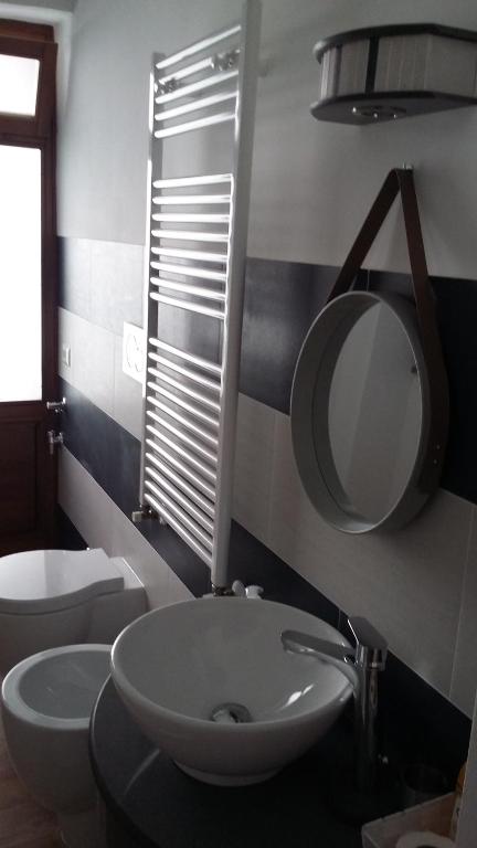 A bathroom at Appartamento Clementini