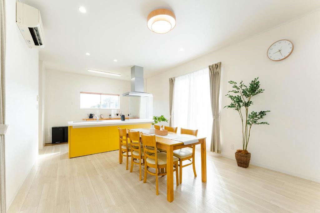 a kitchen and dining room with a table and chairs at Shimabara 結 Terrace in Shimabara