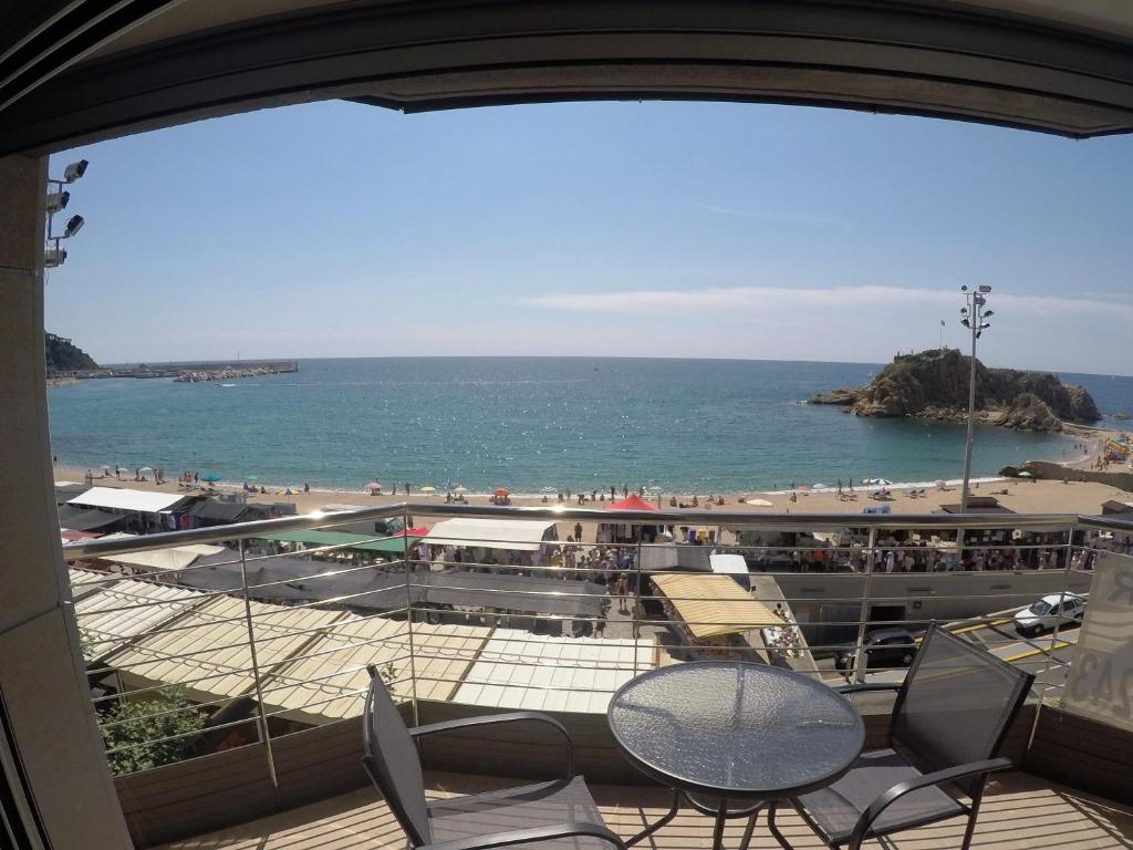 a balcony with a view of the beach and the ocean at Aiguaneu Sa Palomera in Blanes