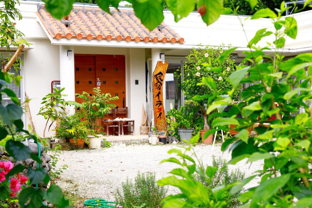 a house with a tiger on the front door at Minshuku Irayoi in Ishigaki Island