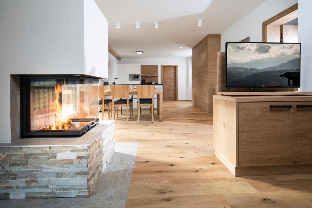 Televízia a/alebo spoločenská miestnosť v ubytovaní Alpinliving.Tirol