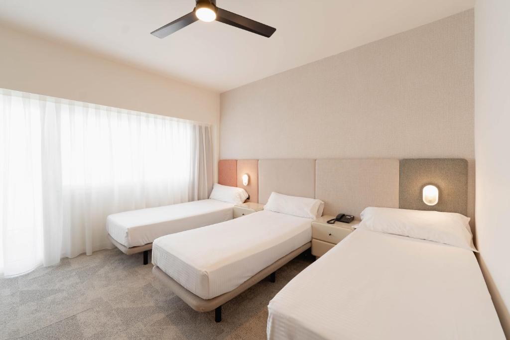 Hotel RH Royal - Recommend for adults - Zweibettzimmer Mit Zustellbett Und Terrasse