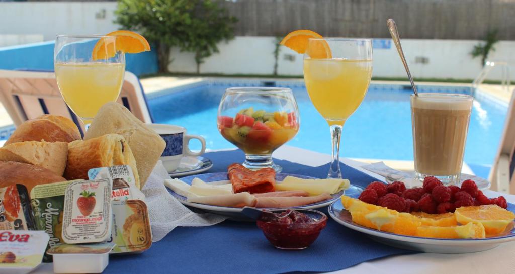 Comida en o cerca de este hotel
