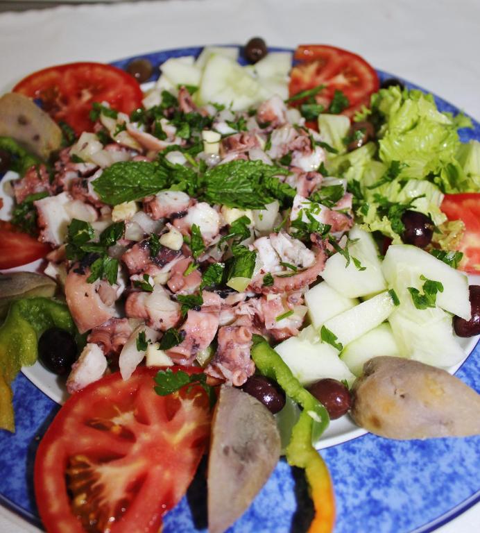 Comida en o cerca de este hotel