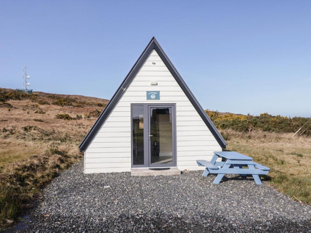 a small house with a picnic table in front of it at Cabin 5 Eargail in Gortahork