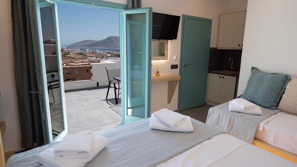 a room with a bed and a view of a kitchen at Casa Elezi in Koufonisia