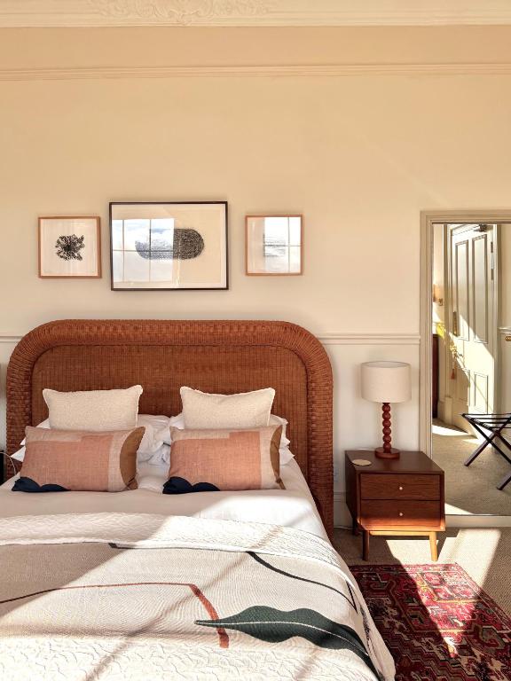 Coed Mawr Hall Bed & Breakfast - King Room With Mountain View