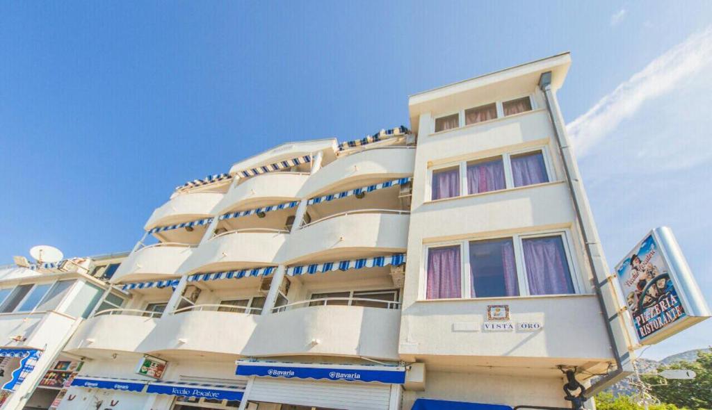 Budova, kde se aparthotel nachází