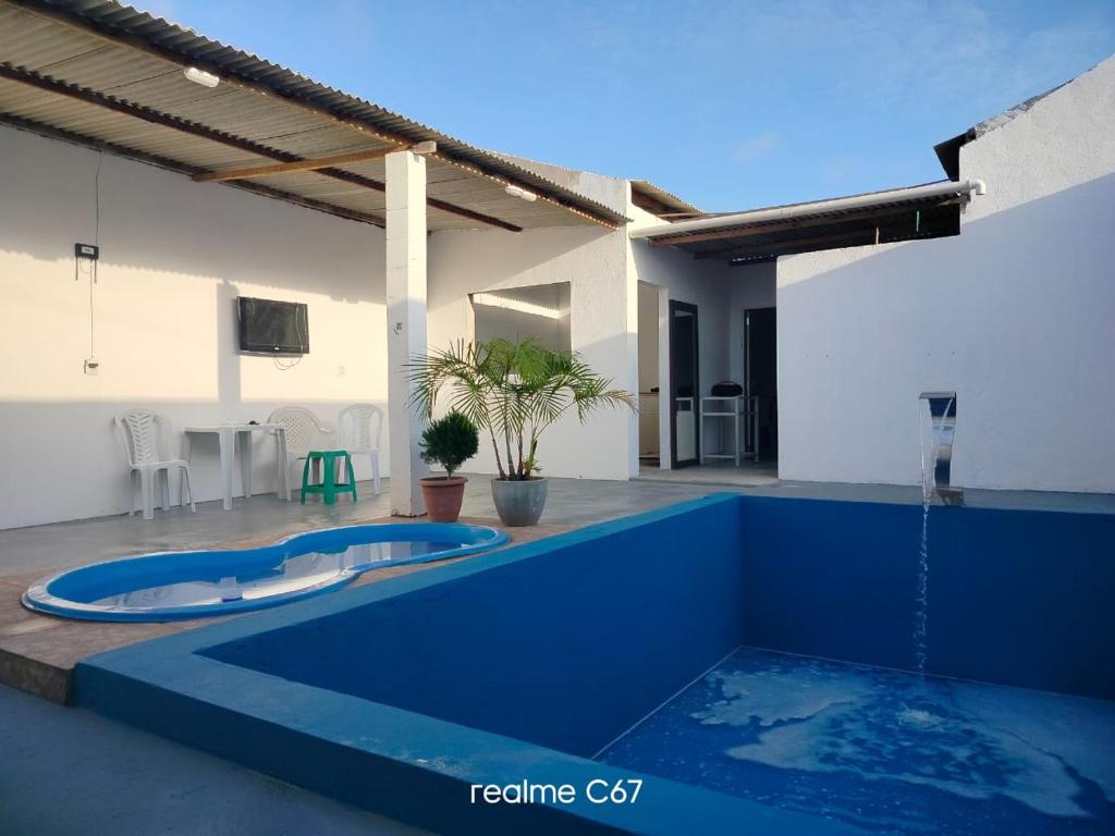 a swimming pool in the middle of a house at Casa por temporada - Espaço Oxente - Lazer e eventos in Paulo Afonso