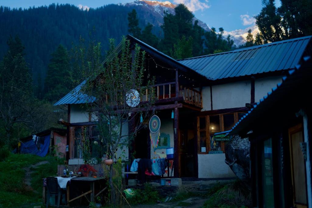 a building with a clock on the side of it at Kasba Homes in Kalgha
