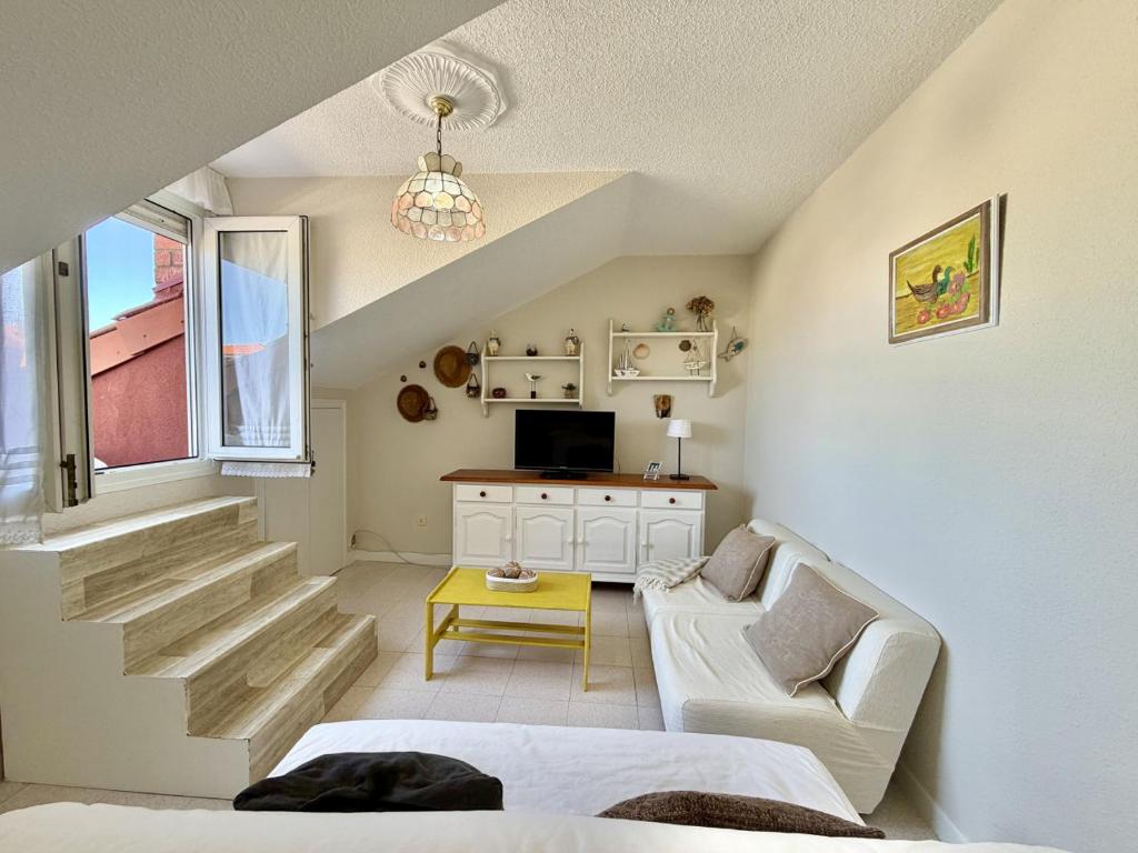 a living room with a couch and a table at Apartamento Somo 30608 in Somo