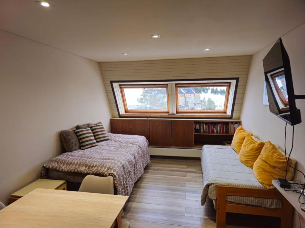 a small room with a bed and a couch at Departamento dentro del centro de sky Valle de Las Leñas, Edificio Esparta in Las Lenas