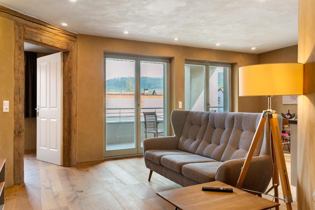 a living room with a couch and a table at Bio Bausewein - No.1 Apartment in Iphofen