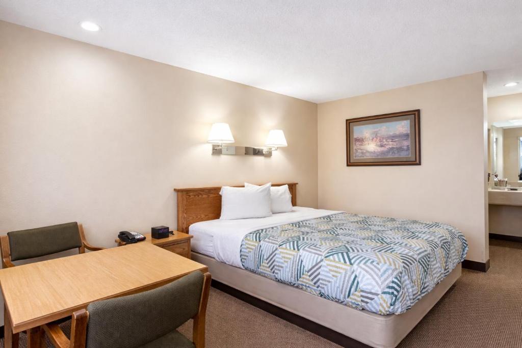 Sundowner Inn Forsyth I 94 - Housity