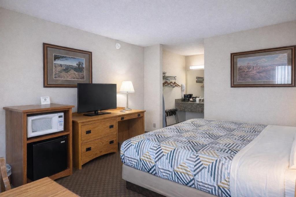 Sundowner Inn Forsyth I 94 - Queen Bed Non-Smoking