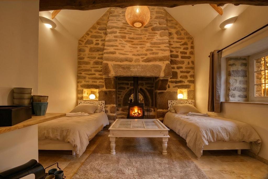 KERBELEG, ferme-manoir du XVè siècle, chambres grand confort - Gîte Avec Vue Sur Jardin