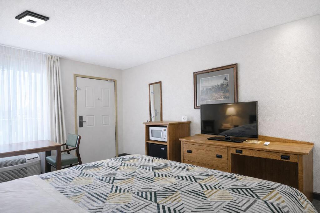 Sundowner Inn Forsyth I 94 - King Bed Non-Smoking