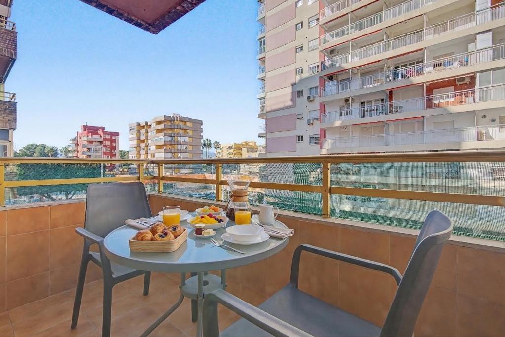 a table with a bowl of food on a balcony at Apartamento en Cullera in Cullera