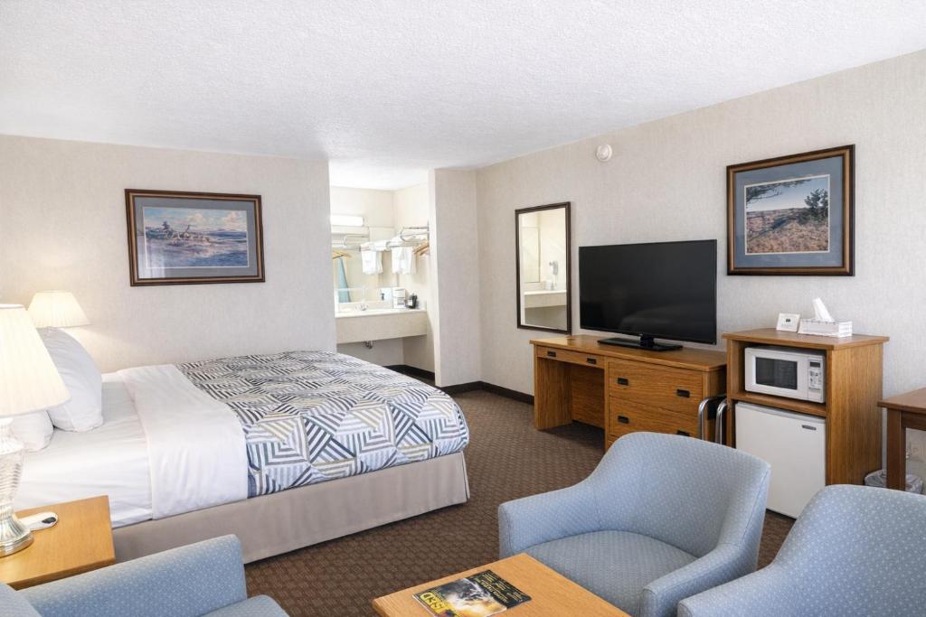 Sundowner Inn Forsyth I 94 - Suite - King Bed Non - Smoking