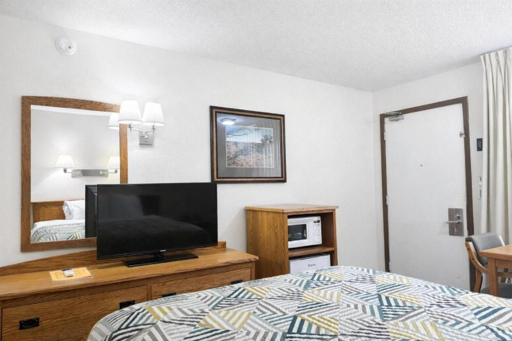 Sundowner Inn Forsyth I 94 - Full Bed Non-Smoking