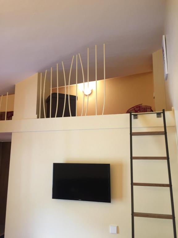 TV a/nebo společenská místnost v ubytování Hotel L’Ermita B&B