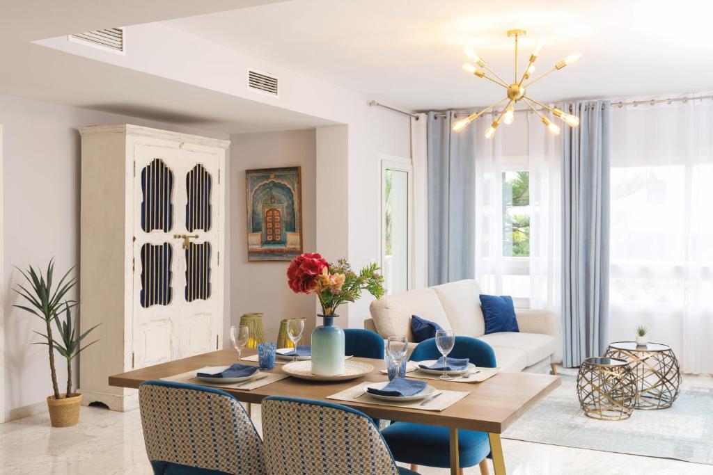 MARBELLA BANUS SUITES - Banús, Playa Rocio Seaside Complex, 3BDM-3BHT, Direct Access to the Beach, Large Outdoor Terrace, 3 min Walk to Puerto Banús