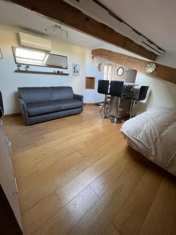 Atypical studio in the heart of Cannes