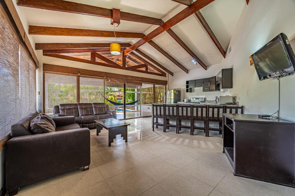a living room with a couch and a tv at Villa Sol 23 in Playa Hermosa