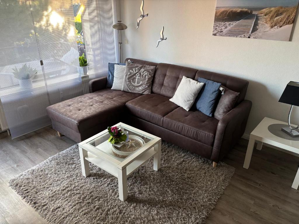 a living room with a brown couch and a coffee table at Ankerplatz Niendorf in Timmendorfer Strand