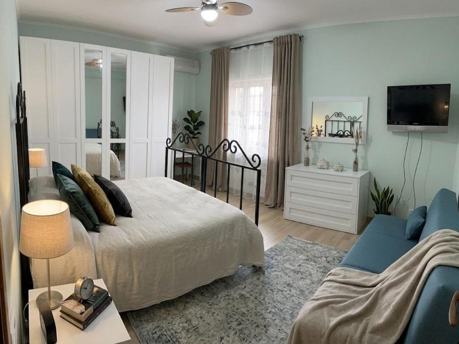 a bedroom with a bed and a couch and a tv at Casa Dolce Casa Napoli&Amalfi&Positano 6&7 Alloggiano gratis in Trecase