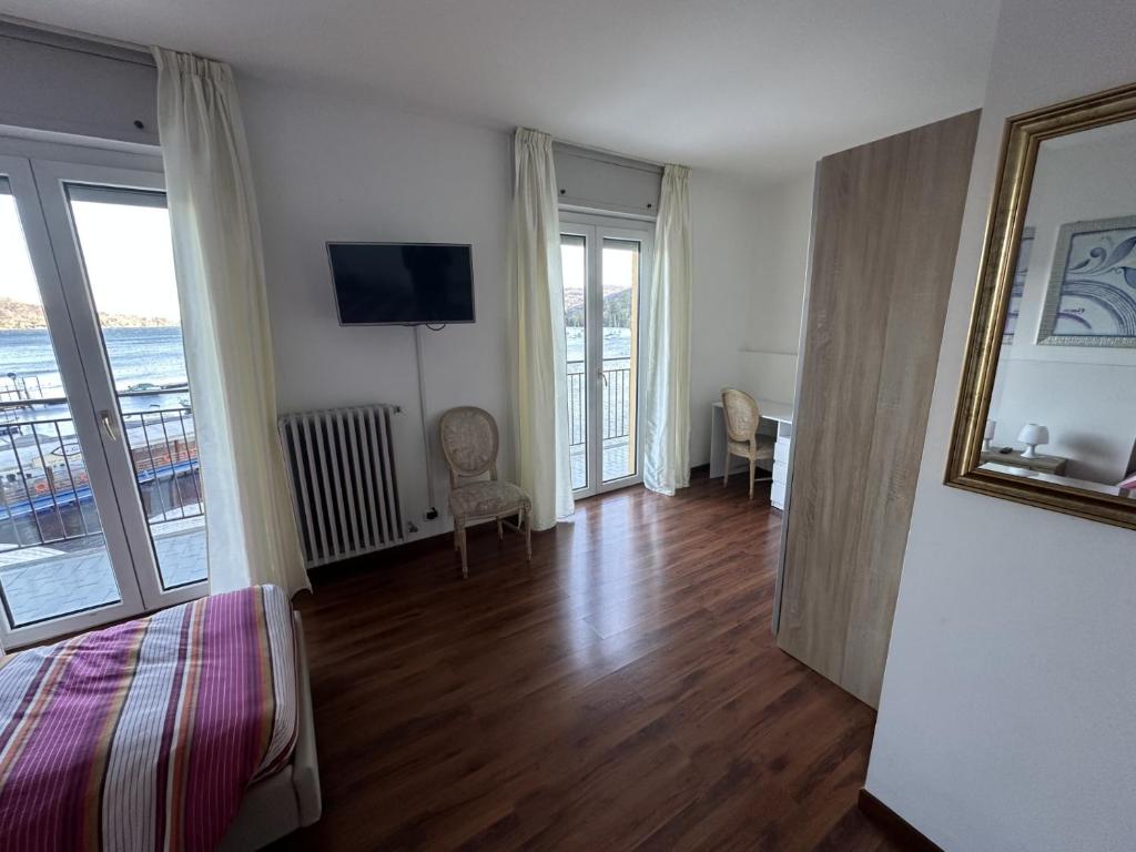 Hotel Capri - Triple Room With Lake View